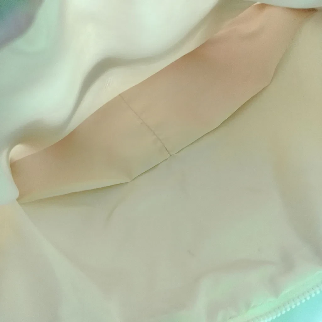 Сумка-шоппер бежевая с тесьмой в русском стиле на молнии Сумка-шоппер бежевая с тесьмой в русском стиле на молнии