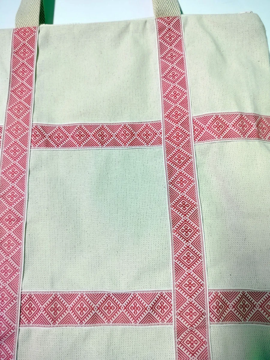 Сумка-шоппер бежевая с тесьмой в русском стиле на молнии Сумка-шоппер бежевая с тесьмой в русском стиле на молнии