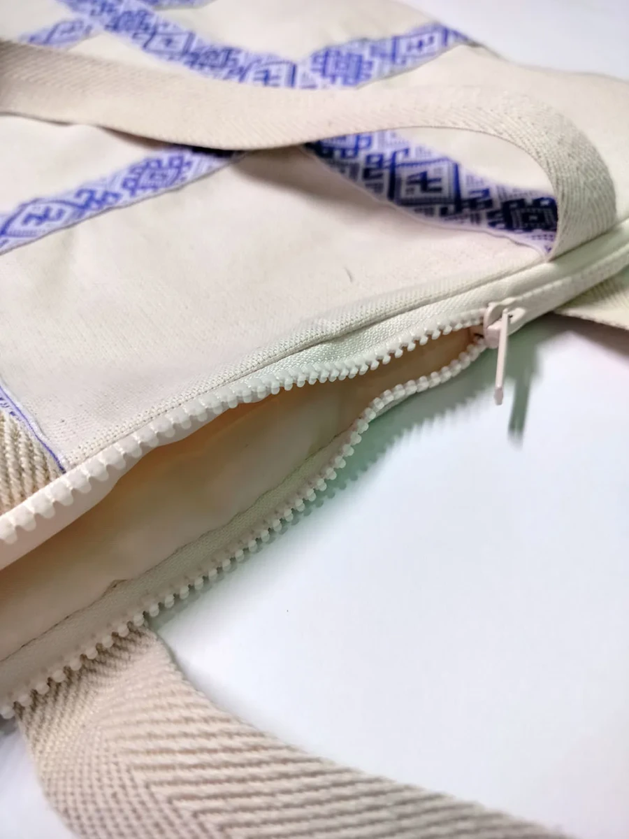 Сумка-шоппер бежевая с тесьмой в русском стиле на молнии Сумка-шоппер бежевая с тесьмой в русском стиле на молнии