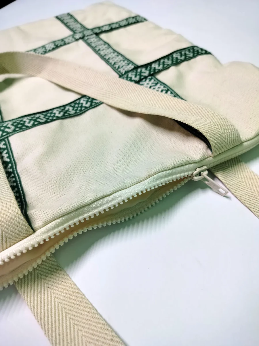 Сумка-шоппер бежевая с тесьмой в русском стиле на молнии Сумка-шоппер бежевая с тесьмой в русском стиле на молнии