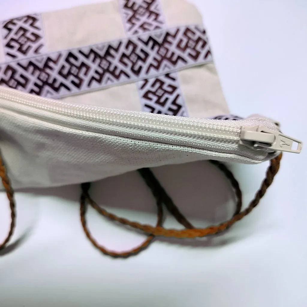 Сумка-кошель бежевая с тесьмой в русском стиле Сумка-кошель бежевая с тесьмой в русском стиле