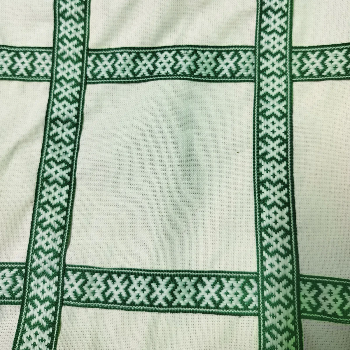 Сумка-хобо бежевая с тесьмой в русском стиле Сумка-хобо бежевая с тесьмой в русском стиле