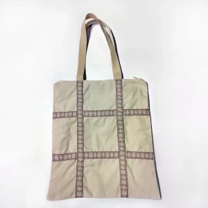 Сумка-шоппер бежевая с тесьмой в русском стиле на молнии Сумка-шоппер бежевая с тесьмой в русском стиле на молнии