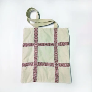 Сумка-шоппер бежевая с тесьмой в русском стиле на молнии Сумка-шоппер бежевая с тесьмой в русском стиле на молнии